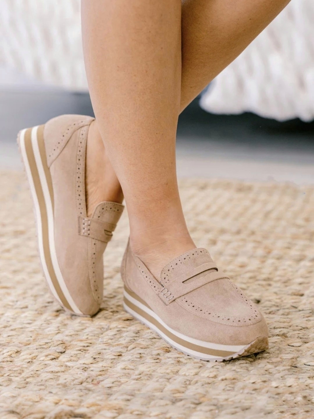 Dolce Vita Beige Suede Platform Penny Loafers Women Size 9 Brogue Chunky